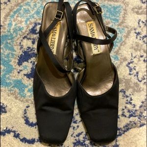 Sam & Libby black dressy closed toe heels